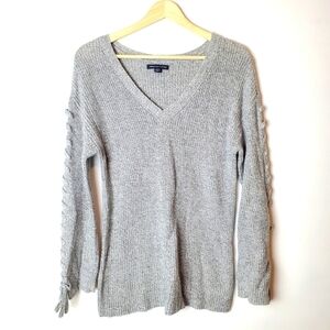 American Eagle Small V-neck Sweater Gray‎ Ribbed Wool blend lace up sleeves
